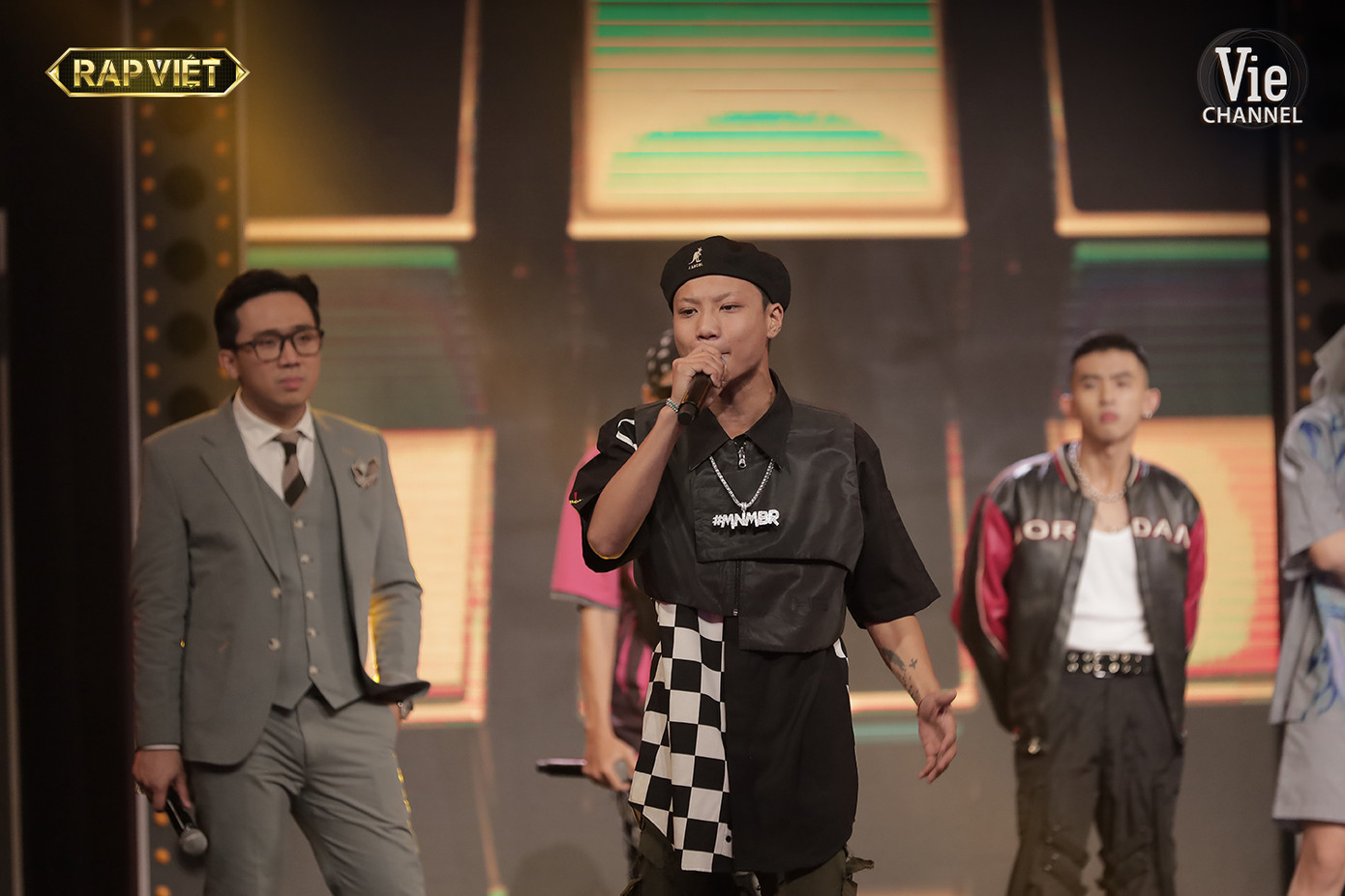 “Rap Việt“: Tage - Gừng đối đầu nghẹt thở, Suboi nói gì trước nghi vấn thiên vị Tlinh? ảnh 10