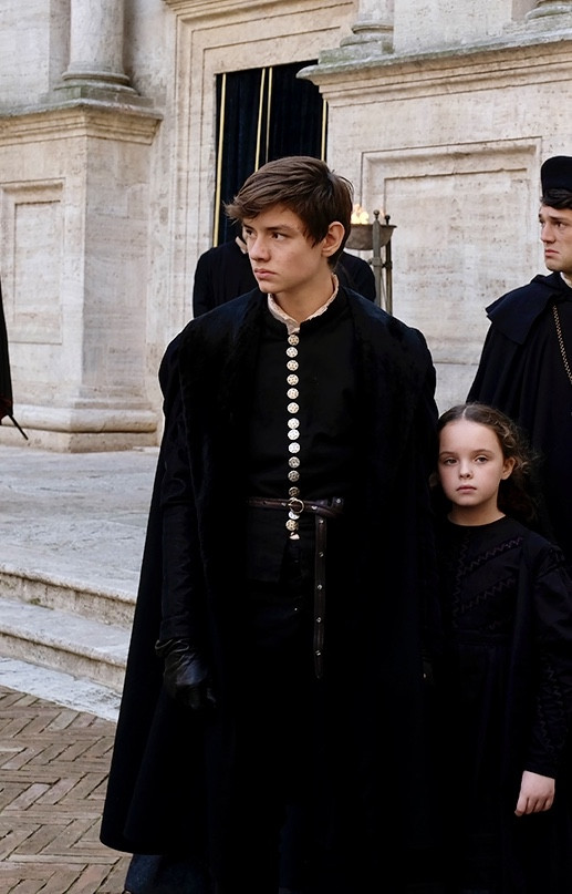 Louis Partridge - Nam thần tuổi teen mới nổi của bom tấn “Enola Holmes” là ai? ảnh 3