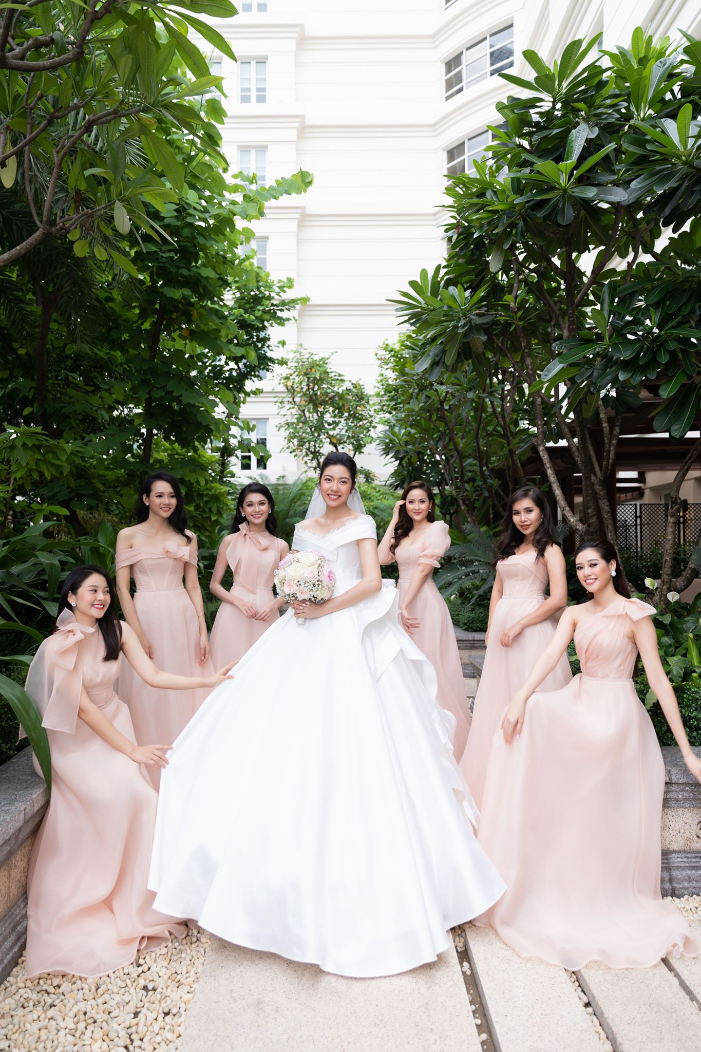 Đám cưới Á hậu Thúy Vân: Những khoảnh khắc đẹp của đôi trai tài gái sắc ảnh 8