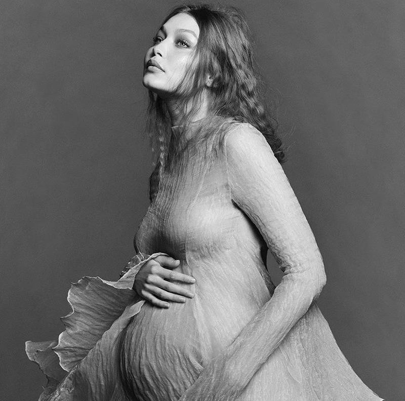 Dân mạng “rần rần” với ảnh khoe bụng bầu đẹp ngút ngàn của Gigi Hadid ảnh 2