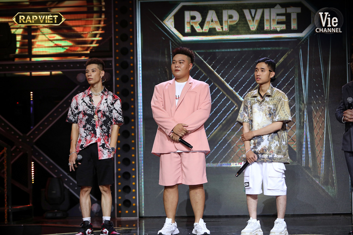 “Rap Việt” bùng nổ trận chiến của các “át chủ bài”, đội Karik được tận 2 nón vàng giải cứu ảnh 1