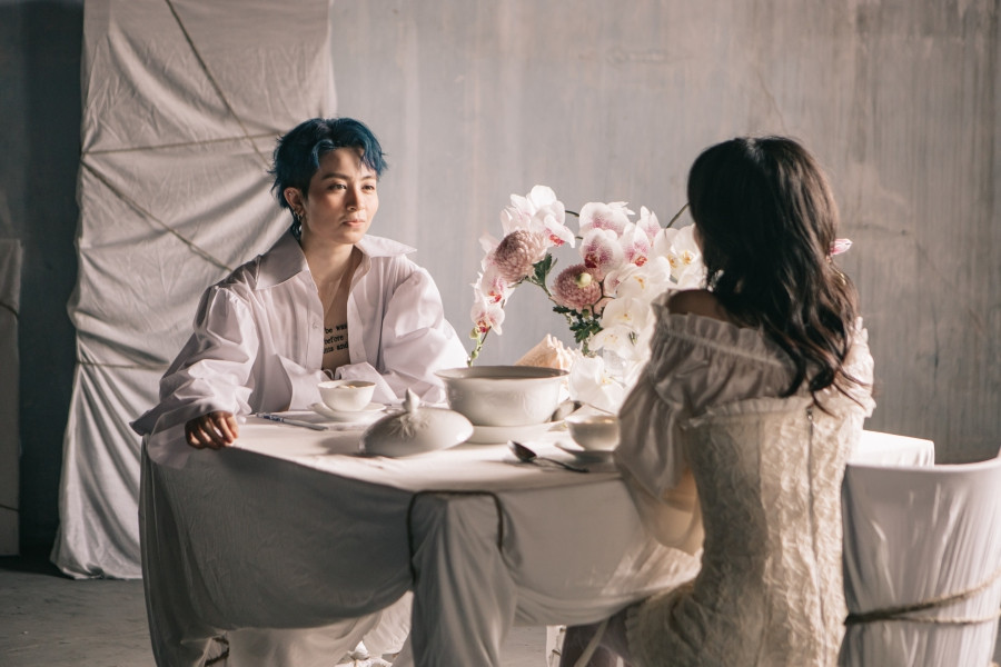 MV mới của Gil Lê: Concept đã mắt, từng câu của bài hát như “xoáy vào tim” hội thất tình ảnh 9