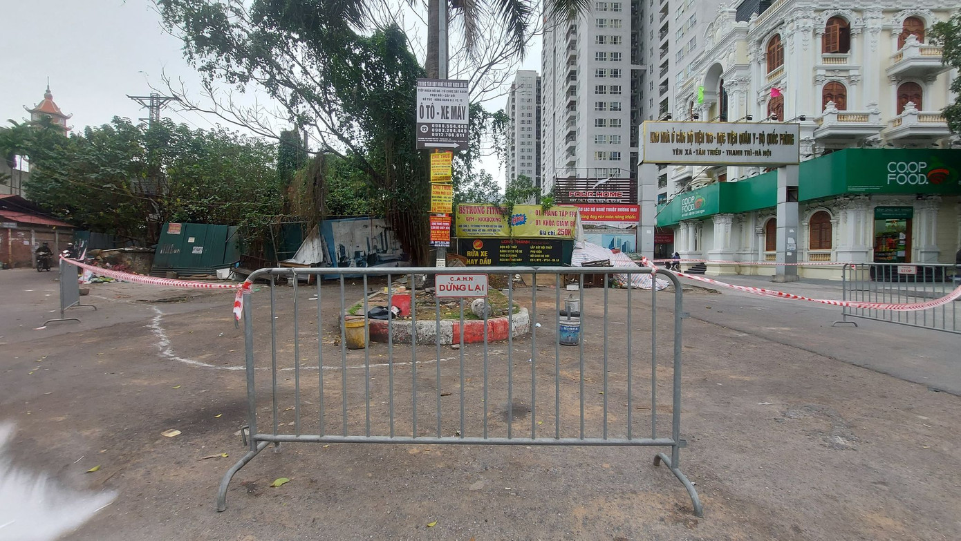 Quán ăn đường phố, trà đá, cà phê vỉa hè Hà Nội đồng loạt 'đắp chiếu' ảnh 2