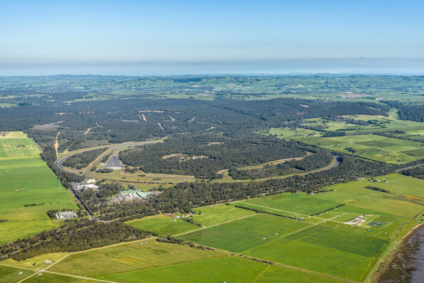 VinFast mua Trung tâm thử nghiệm xe của GM tại Australia ảnh 1