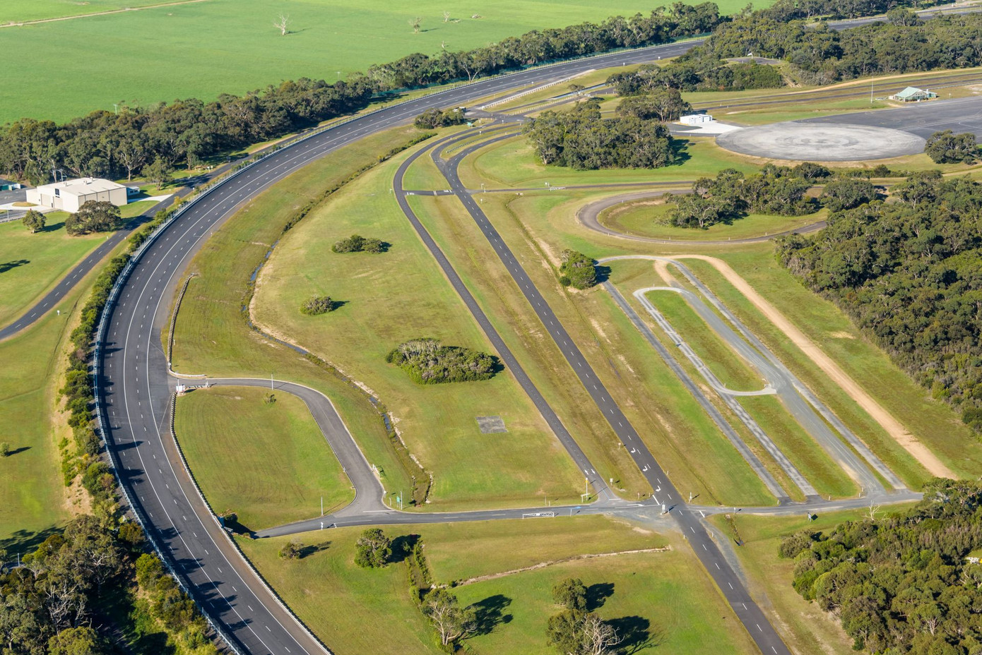 VinFast mua Trung tâm thử nghiệm xe của GM tại Australia ảnh 3