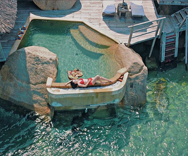 Bảo Thy tung ảnh bán nude gợi cảm trên giường ảnh 8