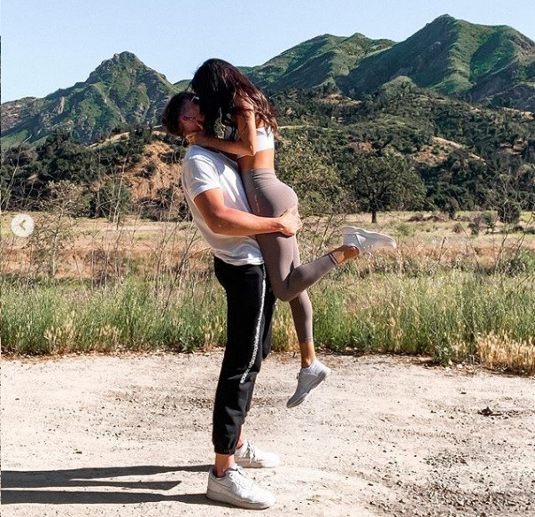 Mỹ nhân ‘Too Hot to Handle’ phô vòng một căng đầy với mốt ‘không nội y’ ảnh 7