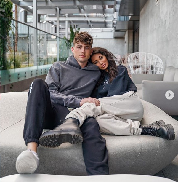 Mỹ nhân ‘Too Hot to Handle’ phô vòng một căng đầy với mốt ‘không nội y’ ảnh 6