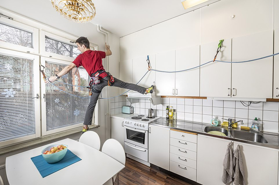 Những bức ảnh ấn tượng nhất về cuộc sống cách ly vì COVID-19 trên toàn cầu ảnh 14