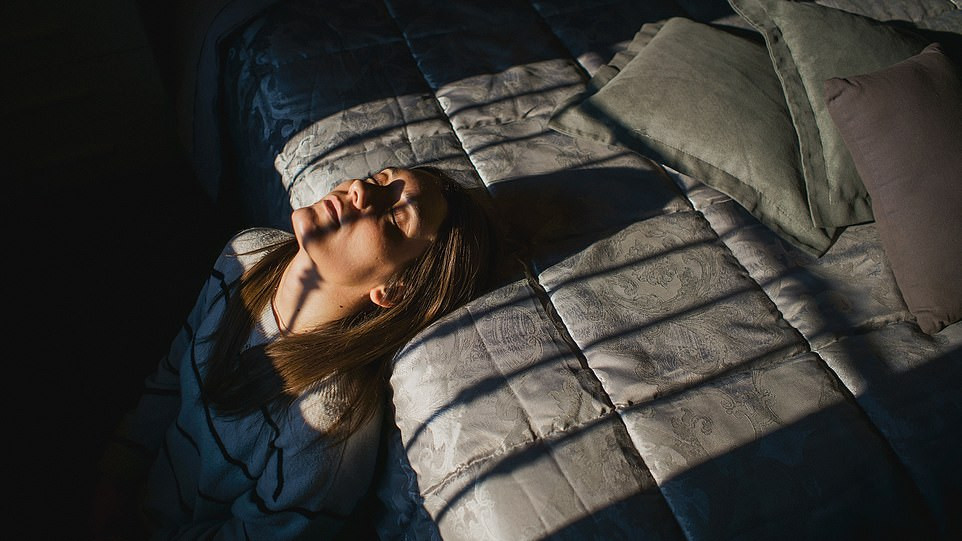 Những bức ảnh ấn tượng nhất về cuộc sống cách ly vì COVID-19 trên toàn cầu ảnh 6