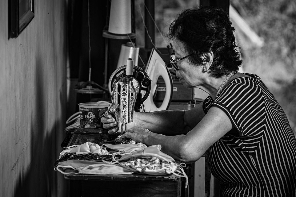 Những bức ảnh ấn tượng nhất về cuộc sống cách ly vì COVID-19 trên toàn cầu ảnh 10