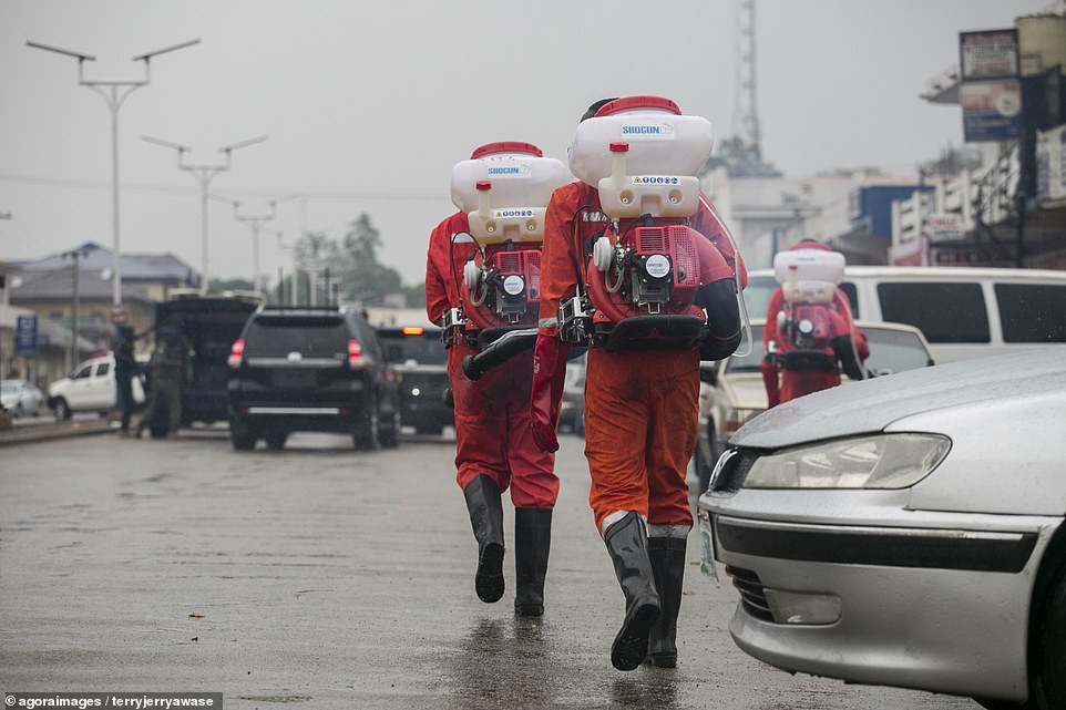 Những bức ảnh ấn tượng nhất về cuộc sống cách ly vì COVID-19 trên toàn cầu ảnh 3