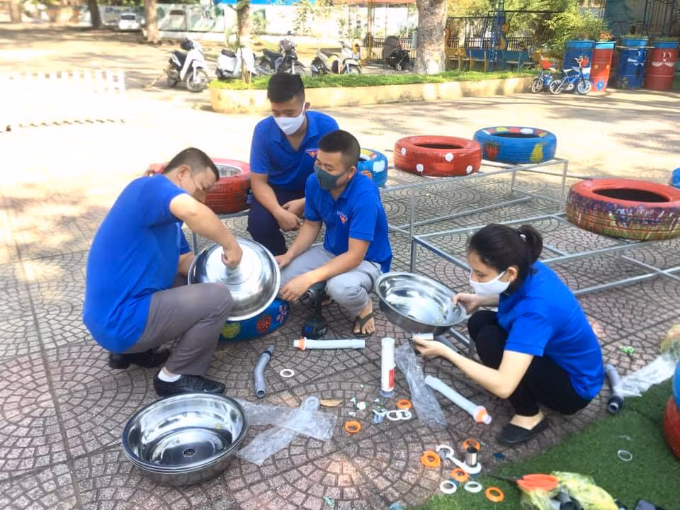 Bồn nước rửa tay được tái chế từ lốp xe cũ ảnh 3
