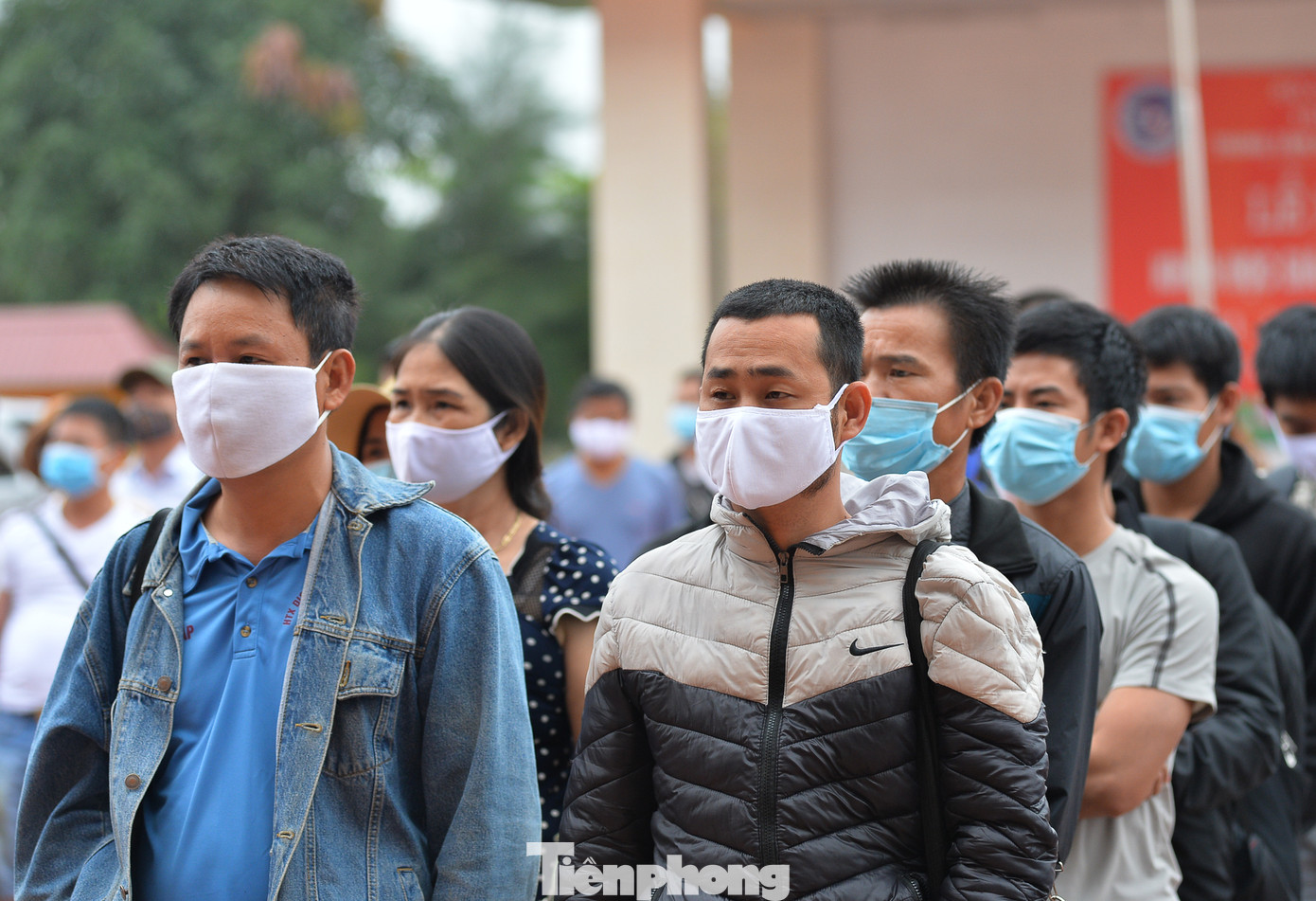 Những công dân đầu tiên ở Nghệ An về nhà khi hết cách ly 14 ngày ảnh 2