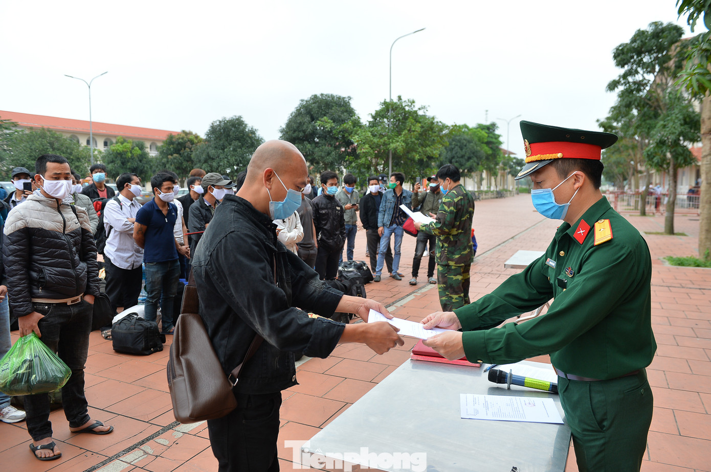 Những công dân đầu tiên ở Nghệ An về nhà khi hết cách ly 14 ngày ảnh 3