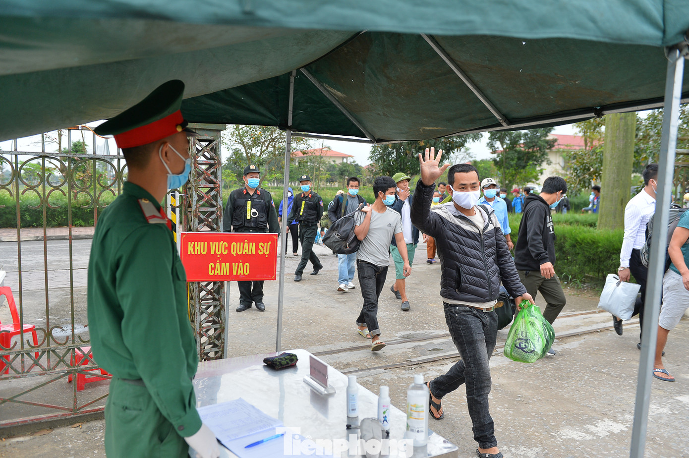 Những công dân đầu tiên ở Nghệ An về nhà khi hết cách ly 14 ngày ảnh 5