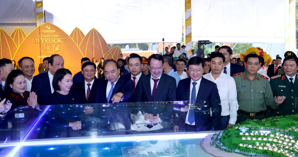 Thủ tướng Nguyễn Xuân Phúc làm việc với tỉnh Nghệ An và Quân khu 4 ảnh 4