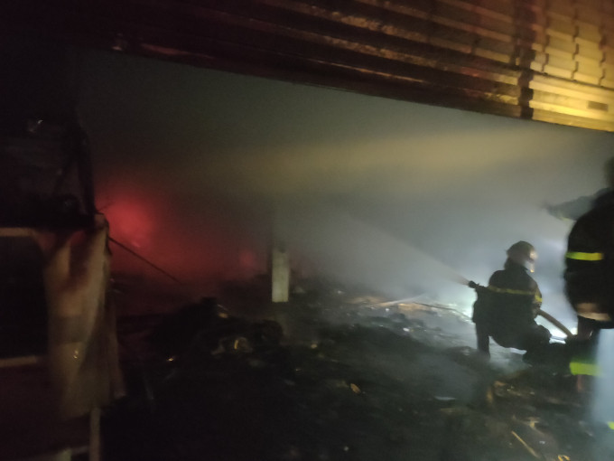 Cháy dữ dội trong đêm tại cửa hàng điện máy, thiệt hại hơn 2 tỷ đồng ảnh 1