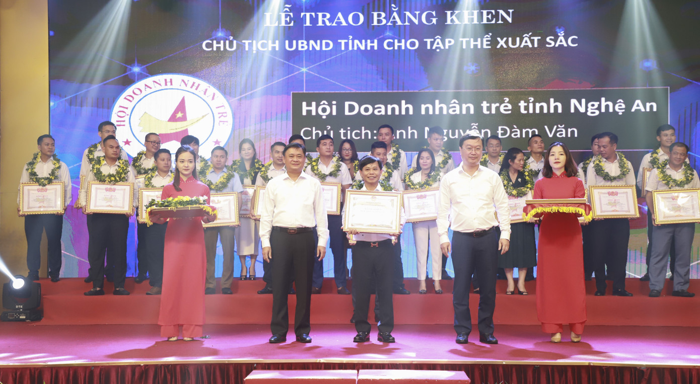 Khen thưởng các doanh nghiệp, doanh nhân tiêu biểu Nghệ An năm 2020 ảnh 4