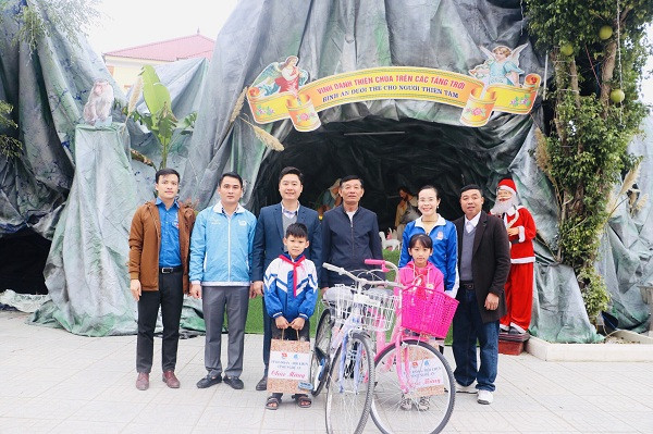 Tỉnh đoàn, Hội LHTN tỉnh Nghệ An chúc mừng các giáo xứ Lễ Giáng sinh 2020 ảnh 4