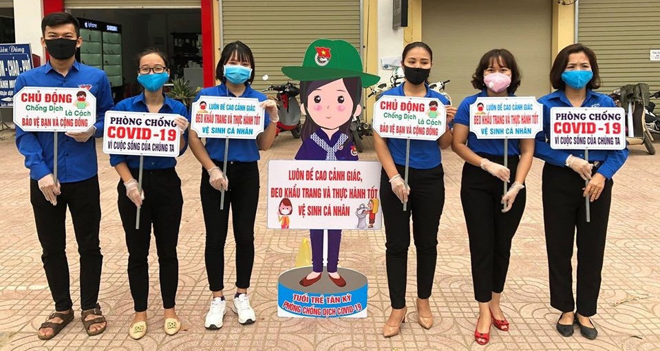 ĐVTN Nghệ An may hàng ngàn khẩu trang tặng người dân chống dịch ảnh 1