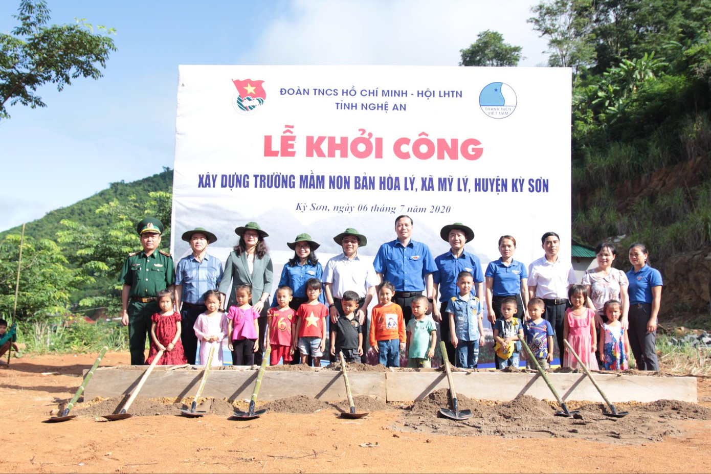 Tuổi trẻ Nghệ An ra quân chiến dịch Tình nguyện hè 2020 ảnh 8