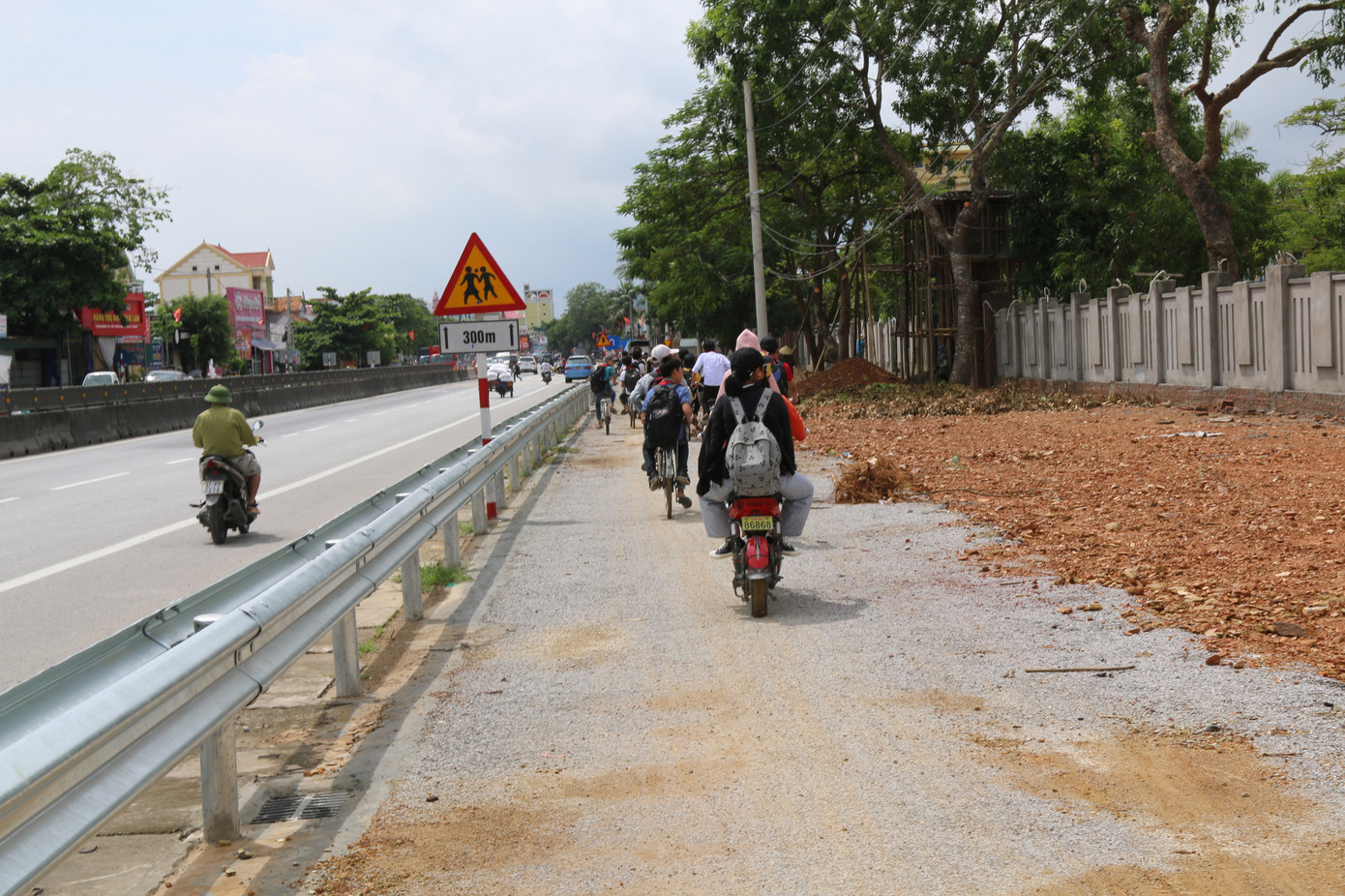 Chi hơn 2 tỷ đồng xử lý 'điểm đen' tai nạn trên Quốc lộ 1A chạy qua nhiều trường học ảnh 5