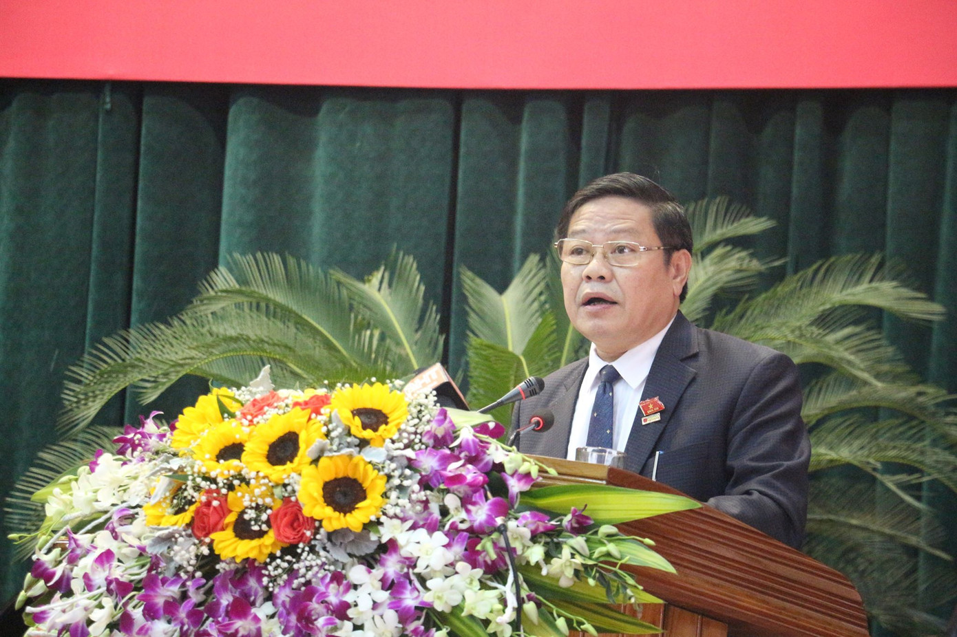 Chất vấn nóng việc Hà Tĩnh có hơn 35.000 lao động 'chui' tại nước ngoài ảnh 1