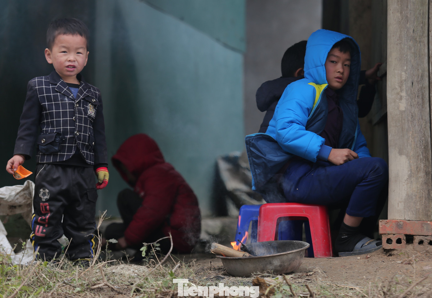 Nghệ An: Hàng chục trường thông báo học sinh nghỉ học tránh rét ảnh 1