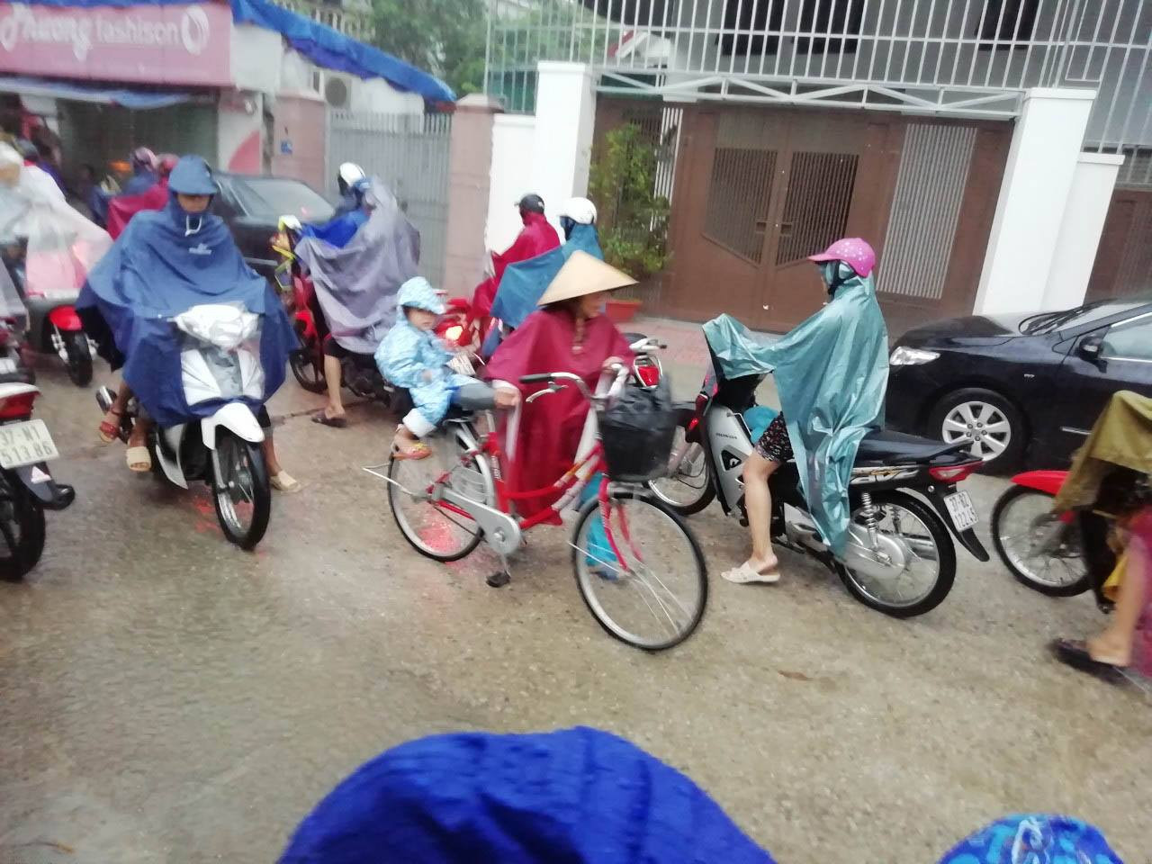 Ngập lụt diện rộng, hàng loạt trường ở Nghệ An thông báo học sinh nghỉ học ảnh 1