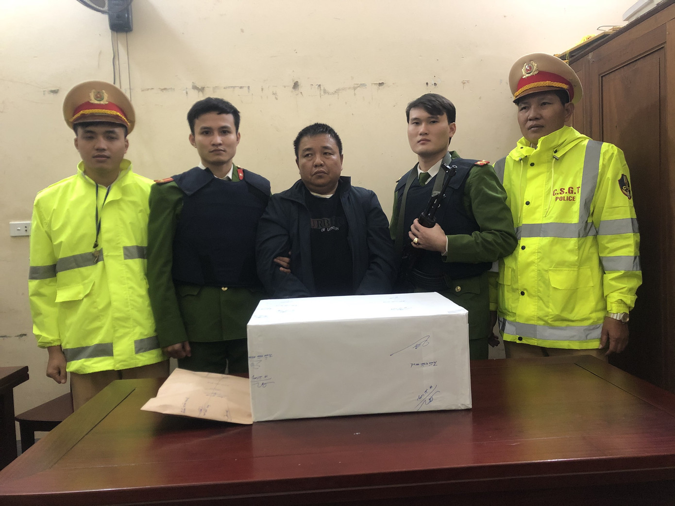 Trinh sát dầm mưa trong đêm mật phục bắt giữ đối tượng mua bán 19 bánh heroin ảnh 2