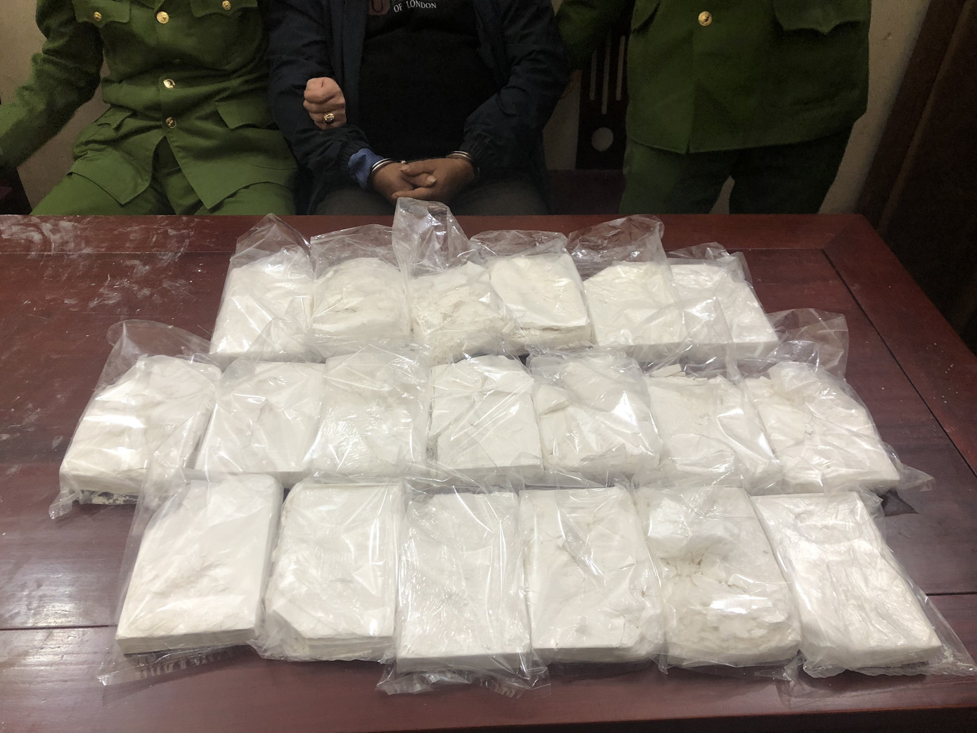 Trinh sát dầm mưa trong đêm mật phục bắt giữ đối tượng mua bán 19 bánh heroin ảnh 1