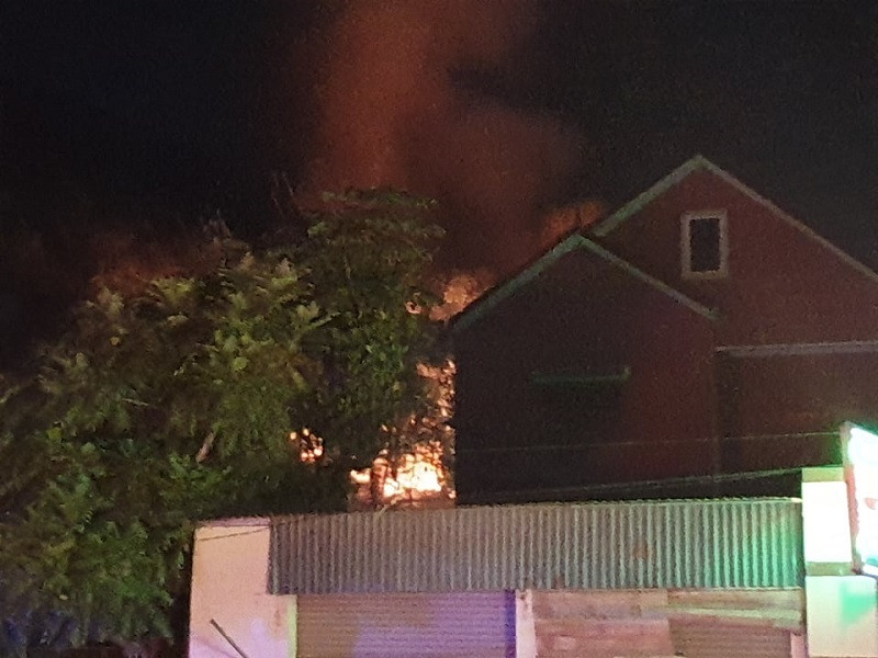 Hàng nghìn người trắng đêm dập lửa cứu rừng Nghệ An, Hà Tĩnh ảnh 4