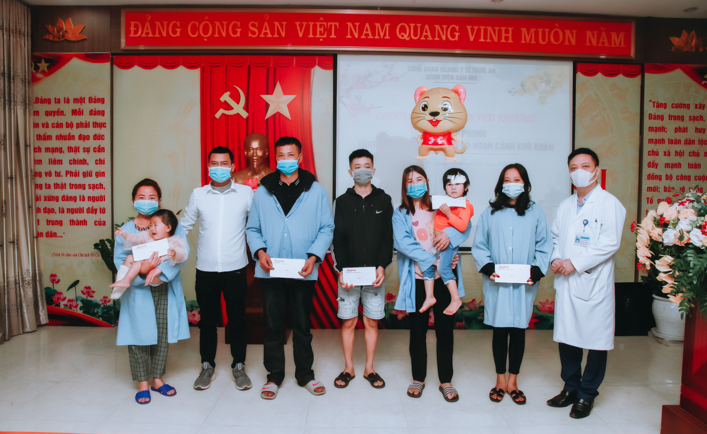 Quỹ Vì Tầm Vóc Việt, báo Tiền Phong trao quà cho người nghèo dịp tết Nguyên đán ảnh 3