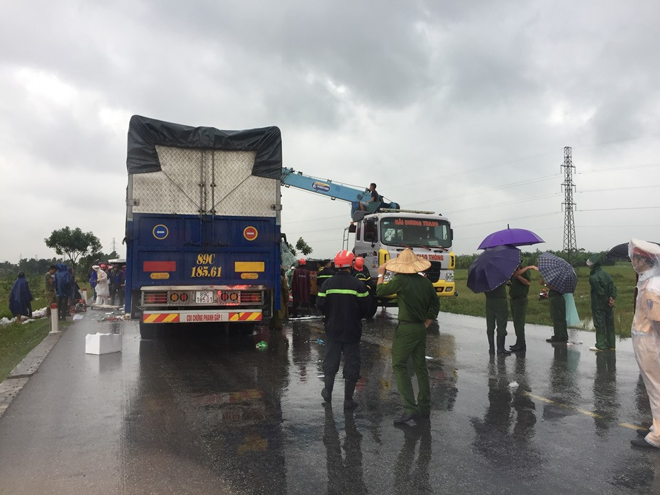 Xe khách đấu đầu xe tải khiến một người chết, hàng chục người bị thương ảnh 2