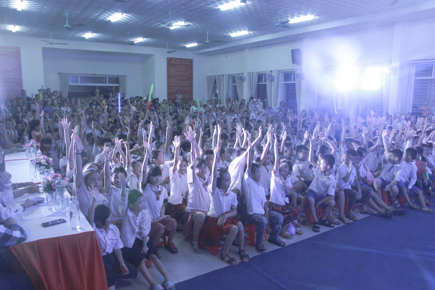 Tỉnh đoàn Nghệ An mang 'Đêm thu cổ tích' đến trẻ em nghèo ảnh 2