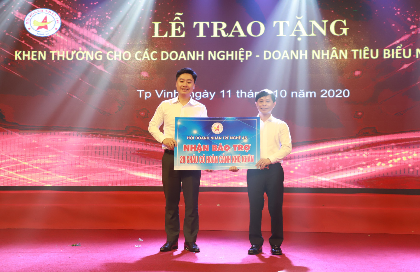Khen thưởng các doanh nghiệp, doanh nhân tiêu biểu Nghệ An năm 2020 ảnh 6