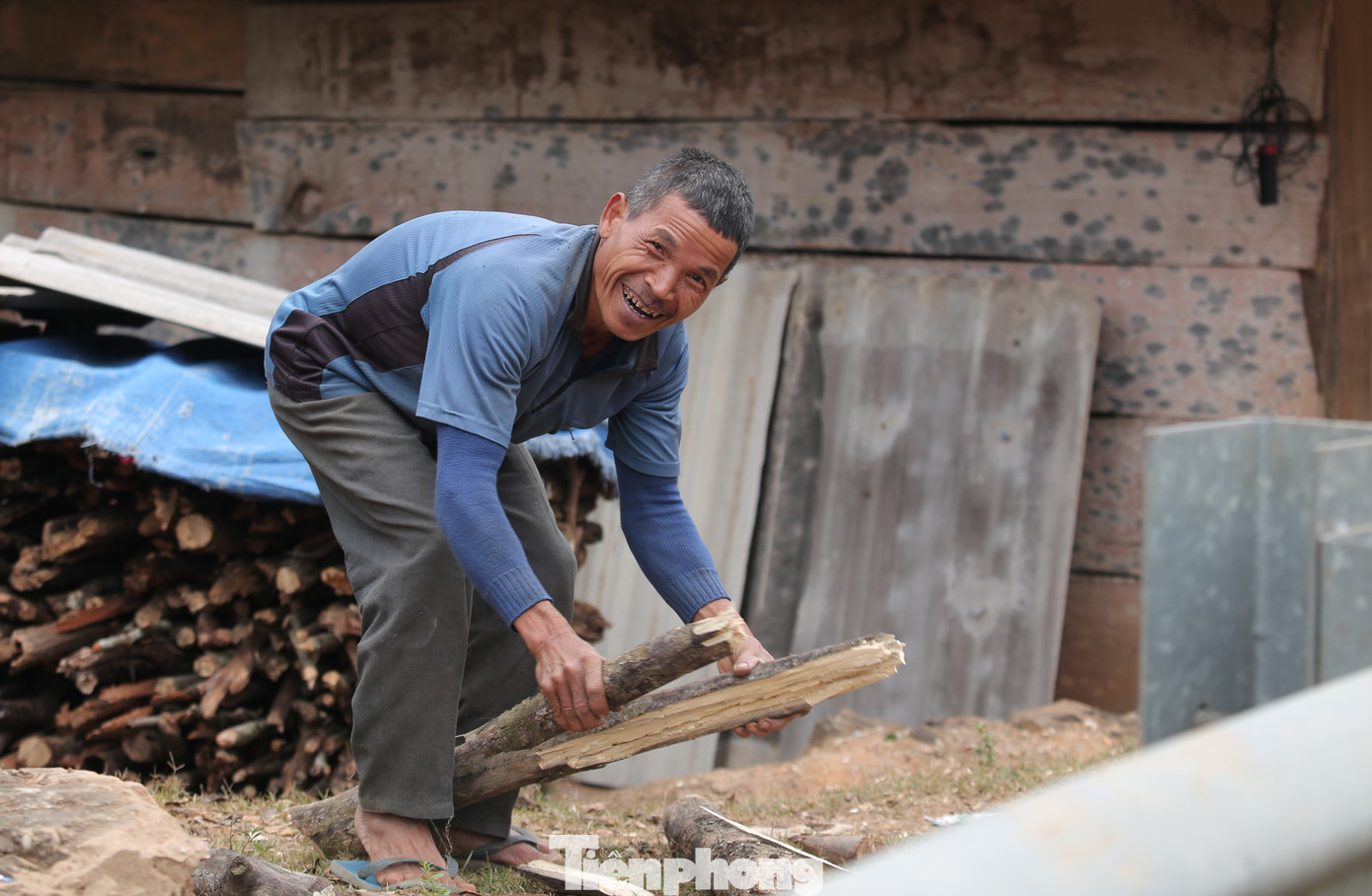 Rét run cầm cập, người dân vùng cao đắp chăn sưởi ấm cho gia súc ảnh 6