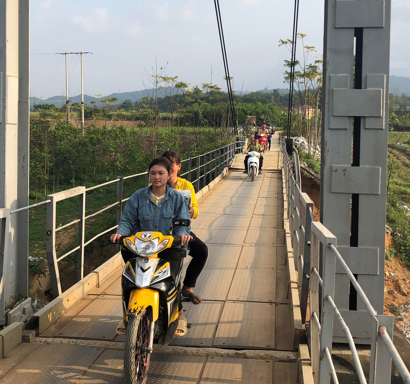 Tặng 1.300 cuốn vở cho học sinh Chôm Lôm ảnh 3