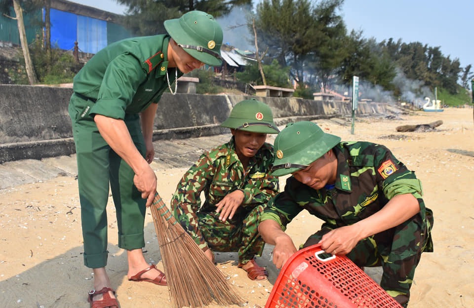 Hơn 150 đoàn viên thanh niên Hà Tĩnh ra quân làm sạch biển ảnh 6