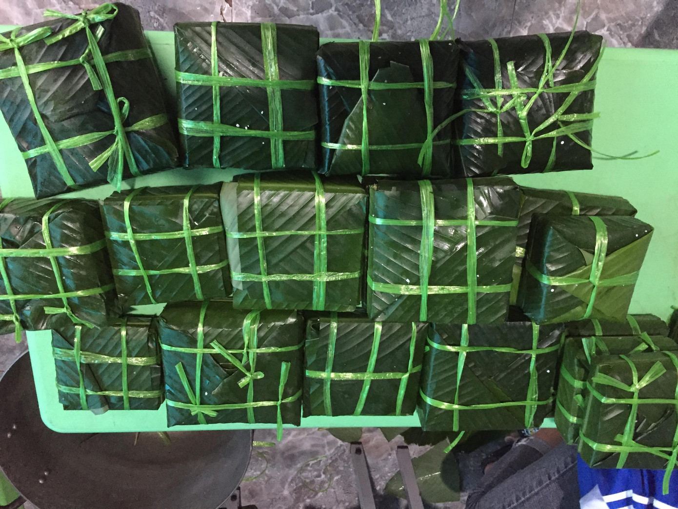 Ấm lòng những nồi bánh chưng cứu đói dân vùng lũ ảnh 10