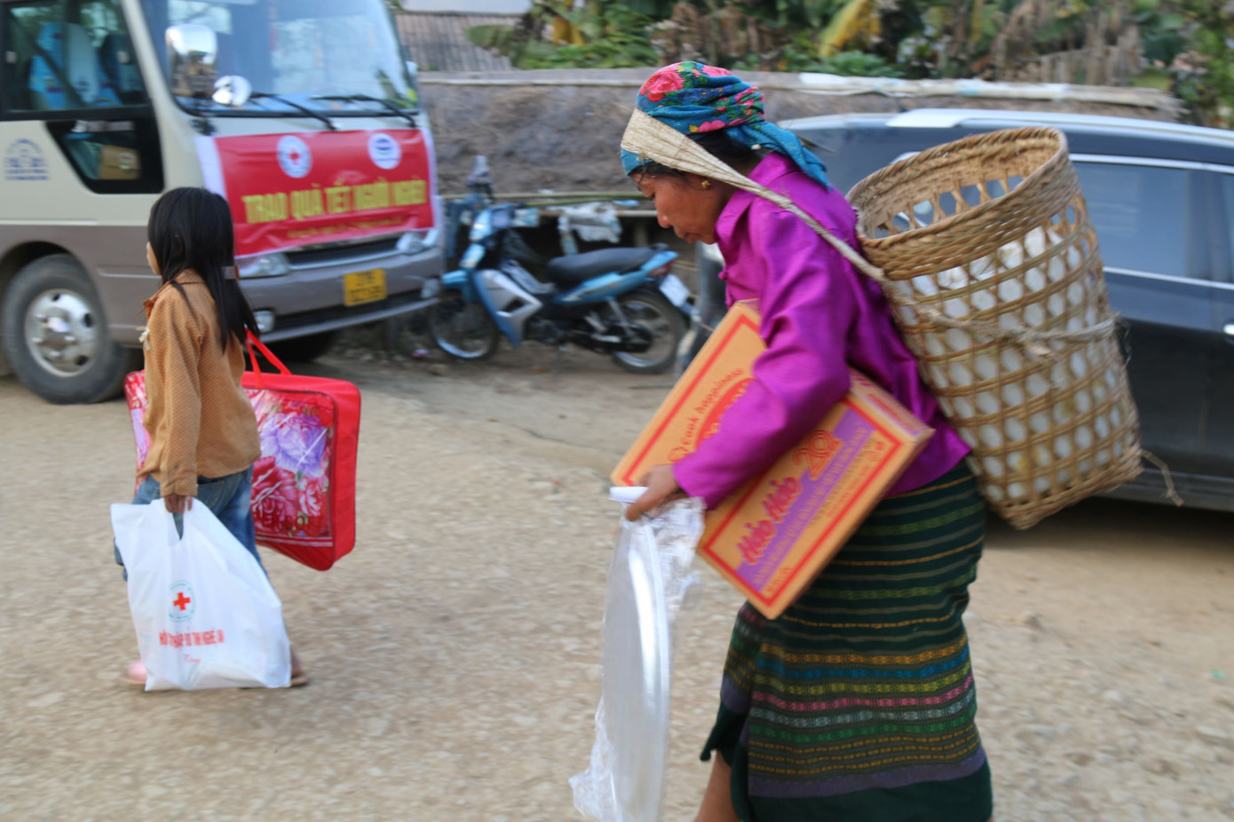 Mang Tết ấm đến với người nghèo ở miền Tây xứ Nghệ ảnh 6