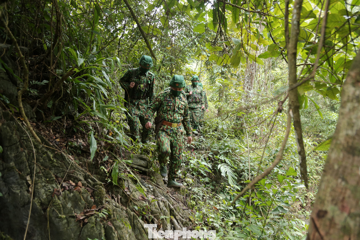 Đạp đá nhọn, đội sương khuya, bộ đội biên phòng đêm ngày tuần tra biên giới ảnh 2