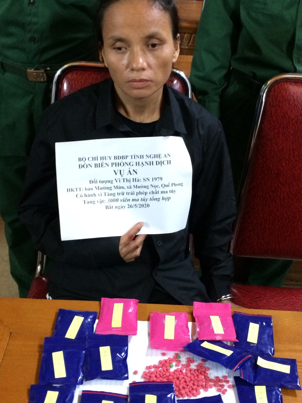 Bắt giữ người phụ nữ ‘ôm’ 15 gói ma túy bán kiếm lời ảnh 1