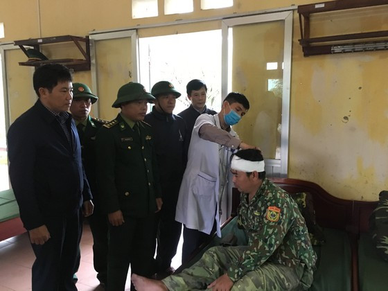 Tàu chở gần 3.000 tấn vôi gặp nạn, 8 thuyền viên may mắn được cứu ảnh 3