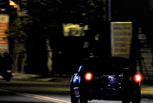 Vụ xe biển xanh 'thông chốt' kiểm tra nồng độ cồn: Trên xe chở bí thư huyện ủy ảnh 1