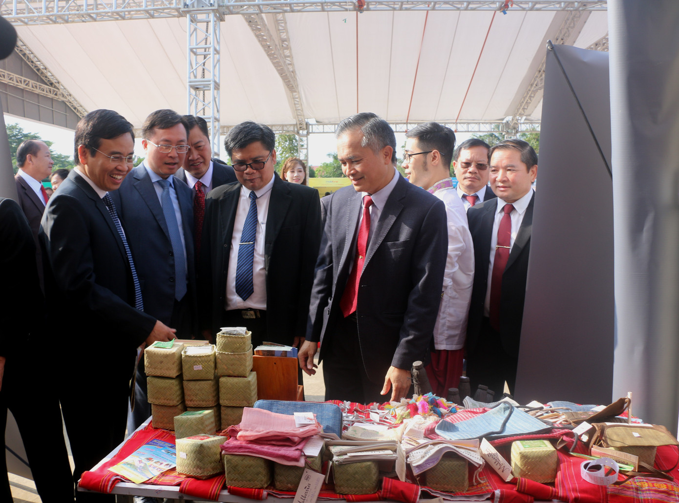 Ngày hội “Thắm tình hữu nghị đặc biệt Việt Nam - Lào” 2019 ảnh 2