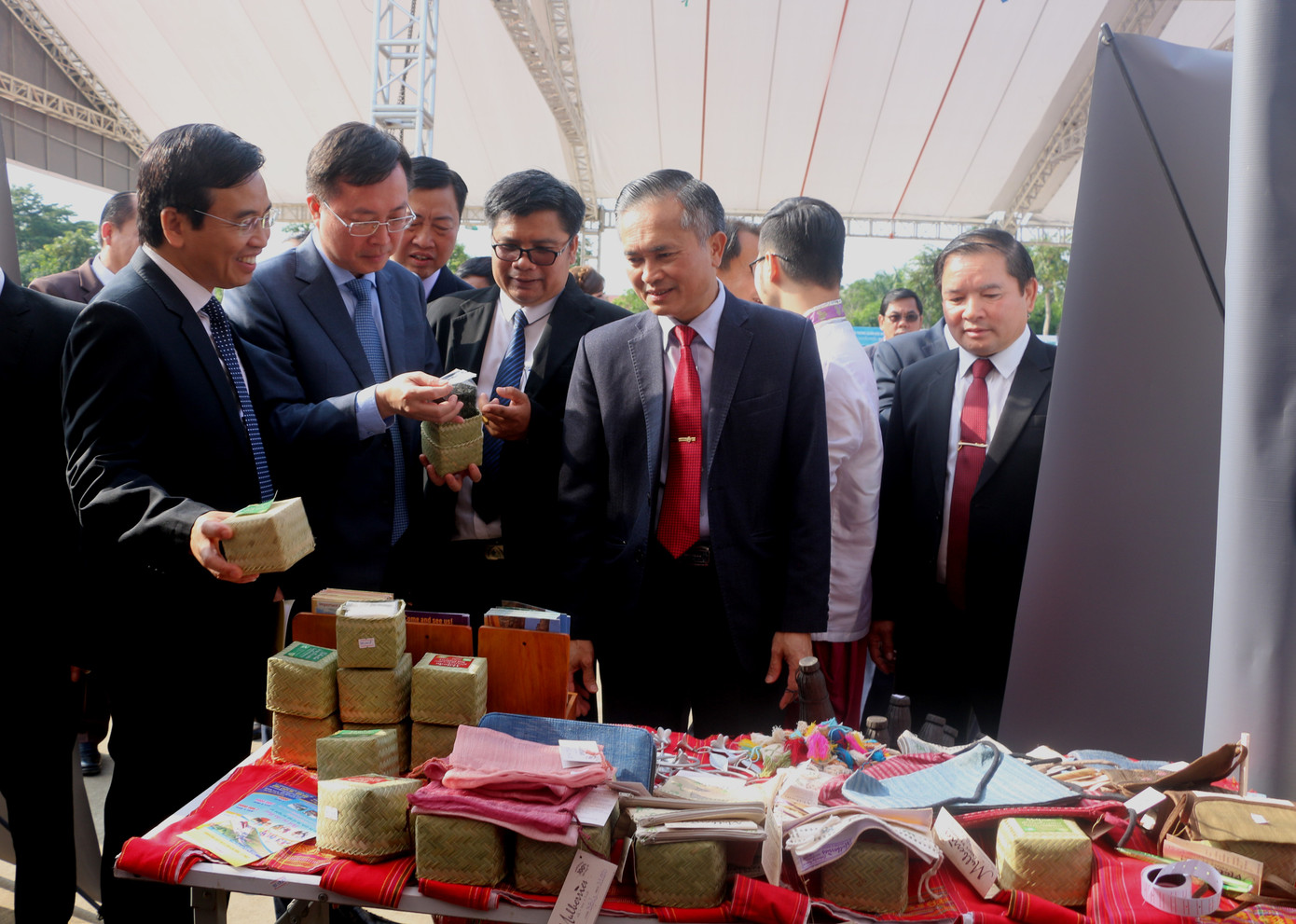 Ngày hội “Thắm tình hữu nghị đặc biệt Việt Nam - Lào” 2019 ảnh 3