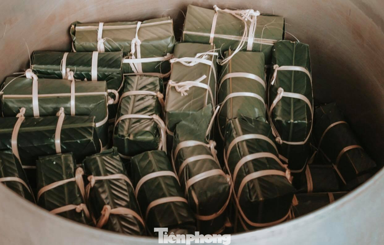 Học sinh Nghệ An mang hương vị tết đến với bệnh nhân nghèo ảnh 9