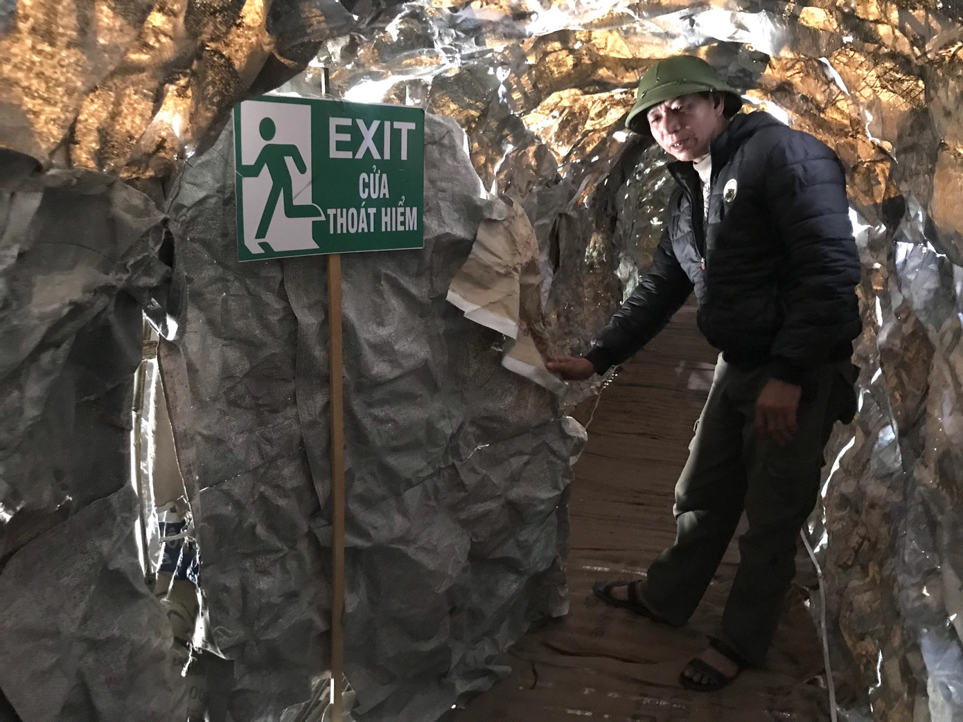 Lung linh hang đá Noel khổng lồ ở Nghệ An cao hơn tòa nhà 3 tầng ảnh 14